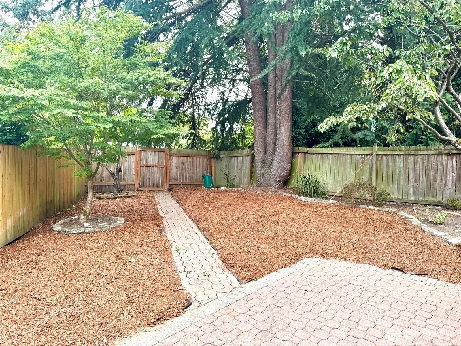 4016 Burton Place W, Seattle, WA 98199-1920