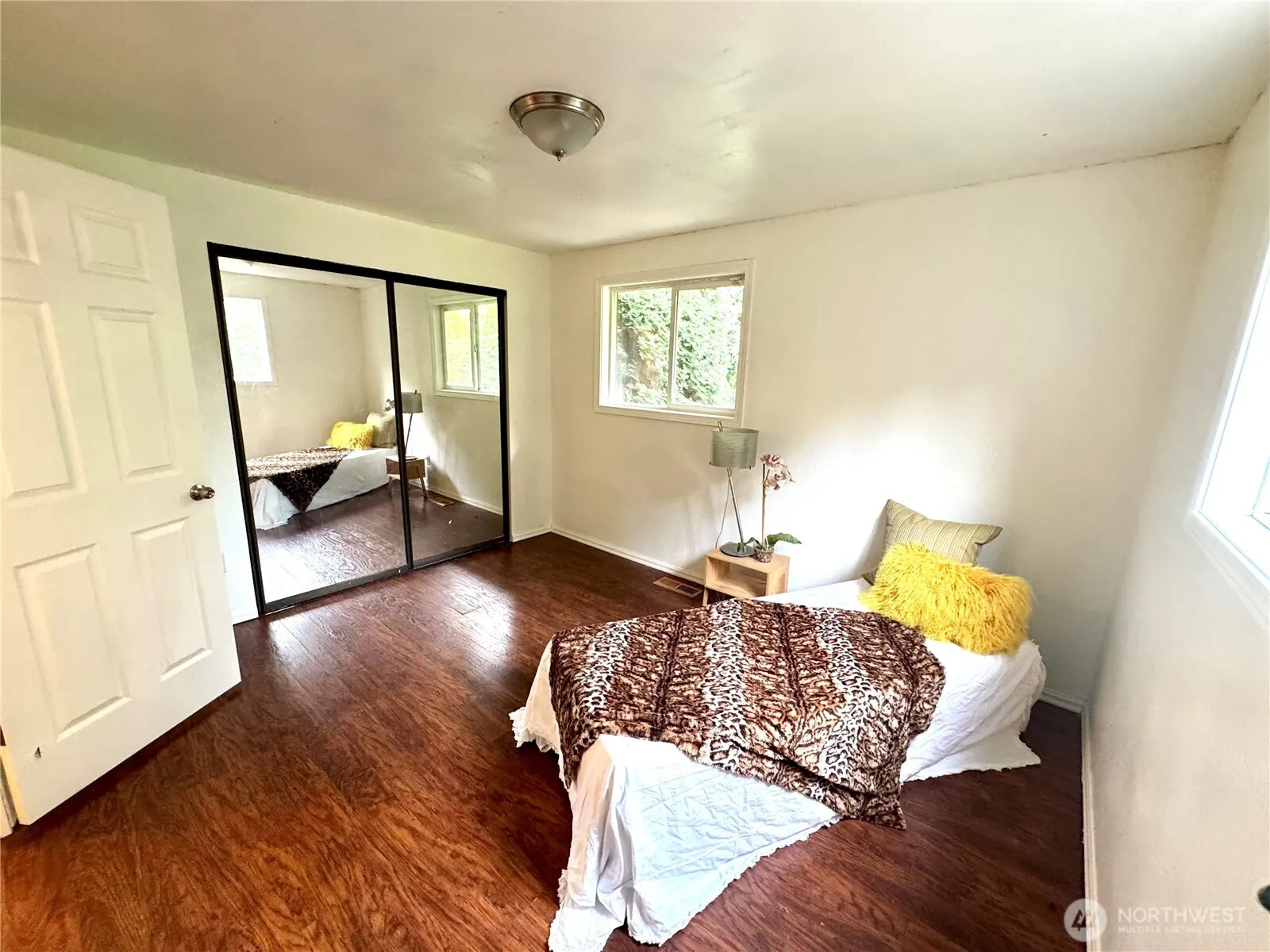 4016 Burton Place W, Seattle, WA 98199-1920