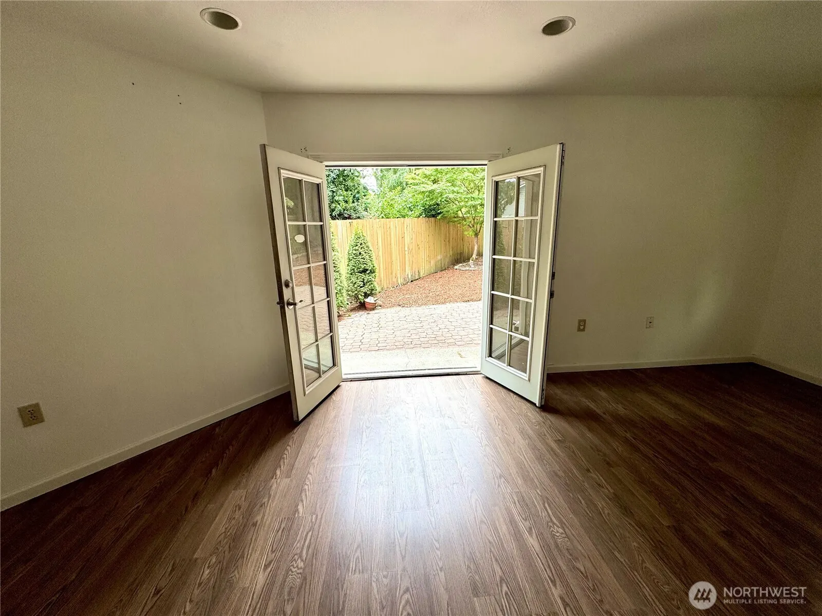 4016 Burton Place W, Seattle, WA 98199-1920