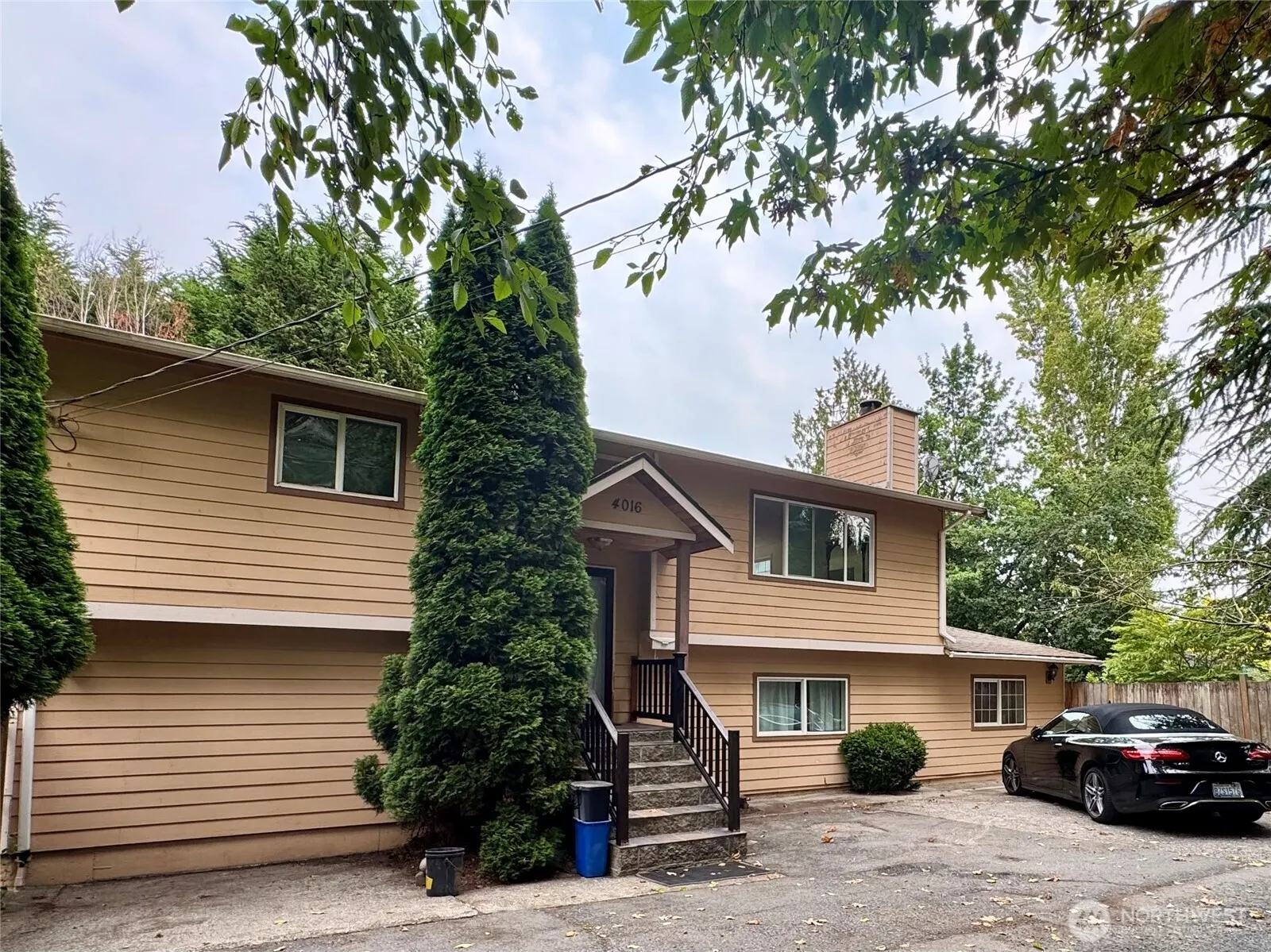 4016 Burton Place W, Seattle, WA 98199-1920