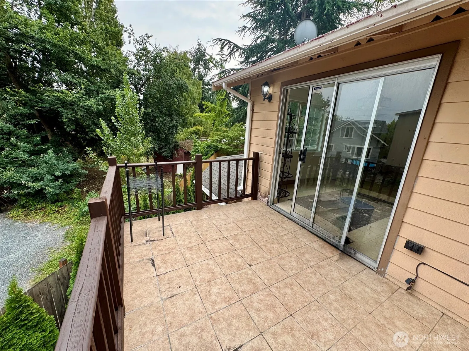 4016 Burton Place W, Seattle, WA 98199-1920