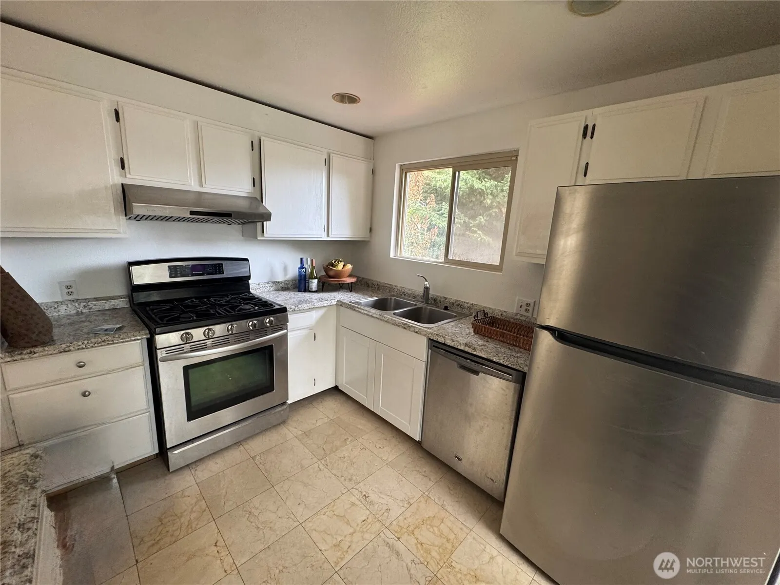 4016 Burton Place W, Seattle, WA 98199-1920