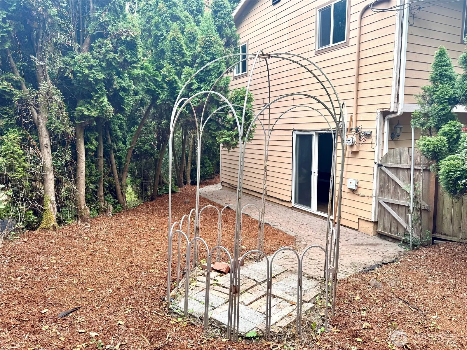4016 Burton Place W, Seattle, WA 98199-1920