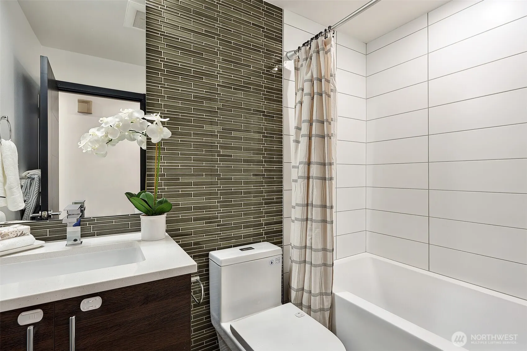 2045 A NW 63rd Street , Seattle, WA 98107