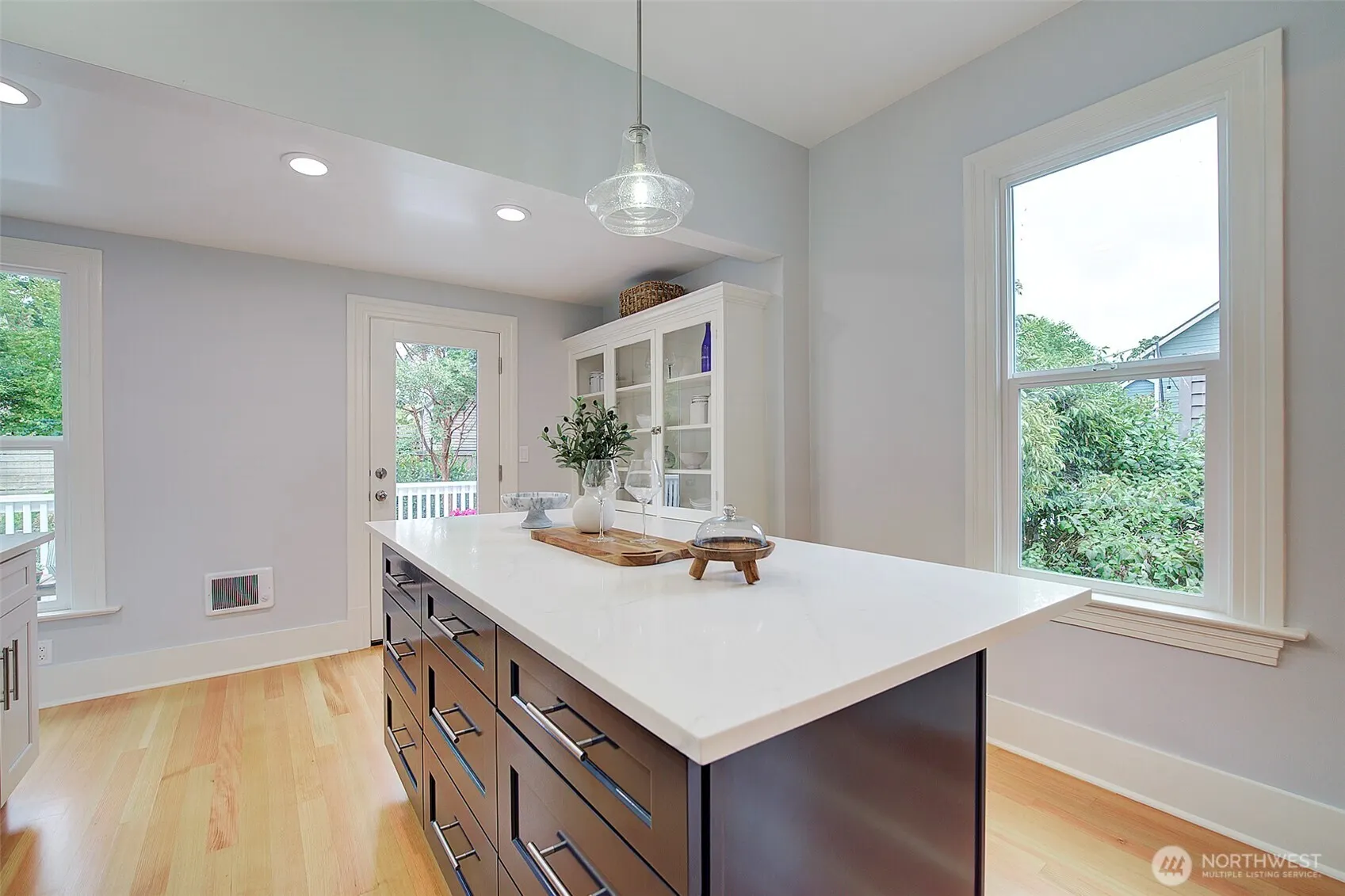 934 25th Avenue S, Seattle, WA 98144