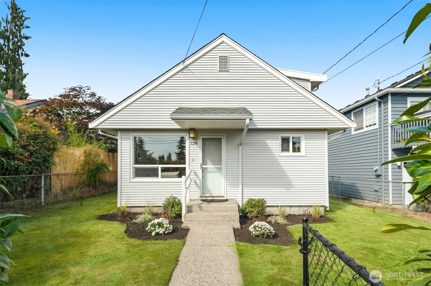 724 N 104th Street , Seattle, WA 98133
