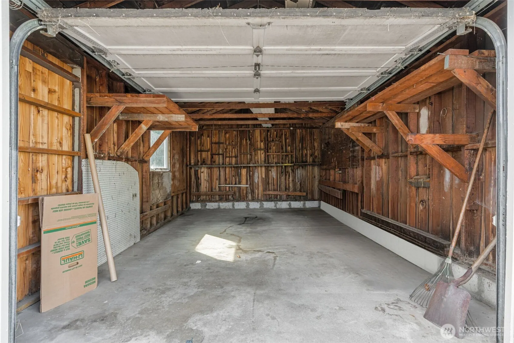 724 N 104th Street , Seattle, WA 98133