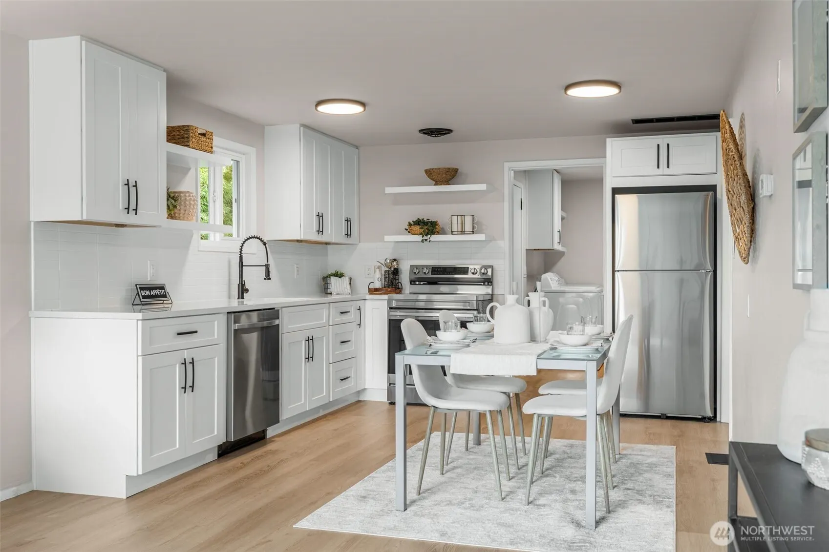 724 N 104th Street , Seattle, WA 98133