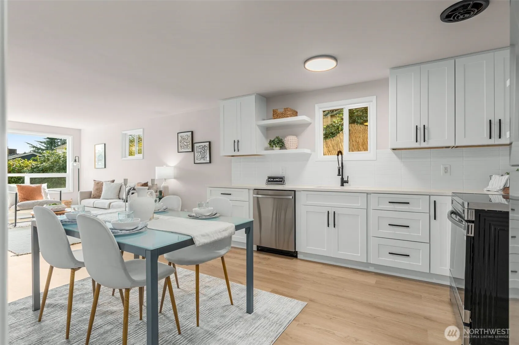 724 N 104th Street , Seattle, WA 98133