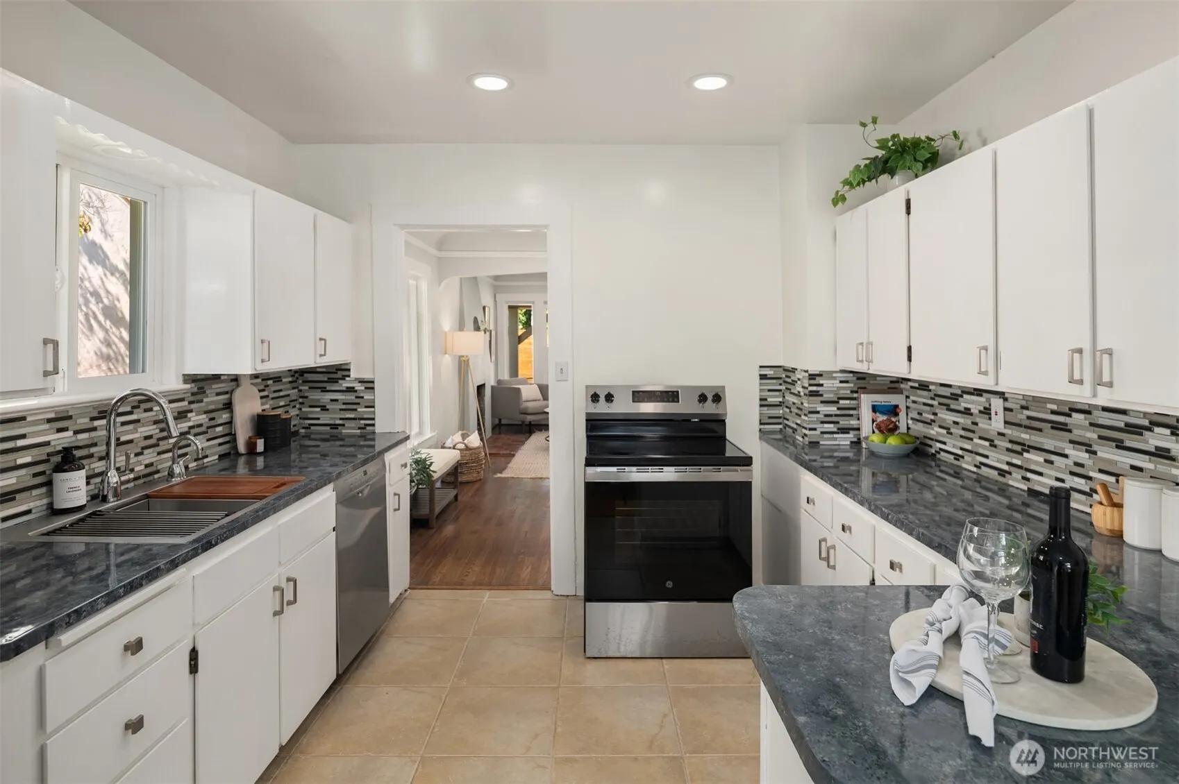 533 N 73rd Street , Seattle, WA 98103