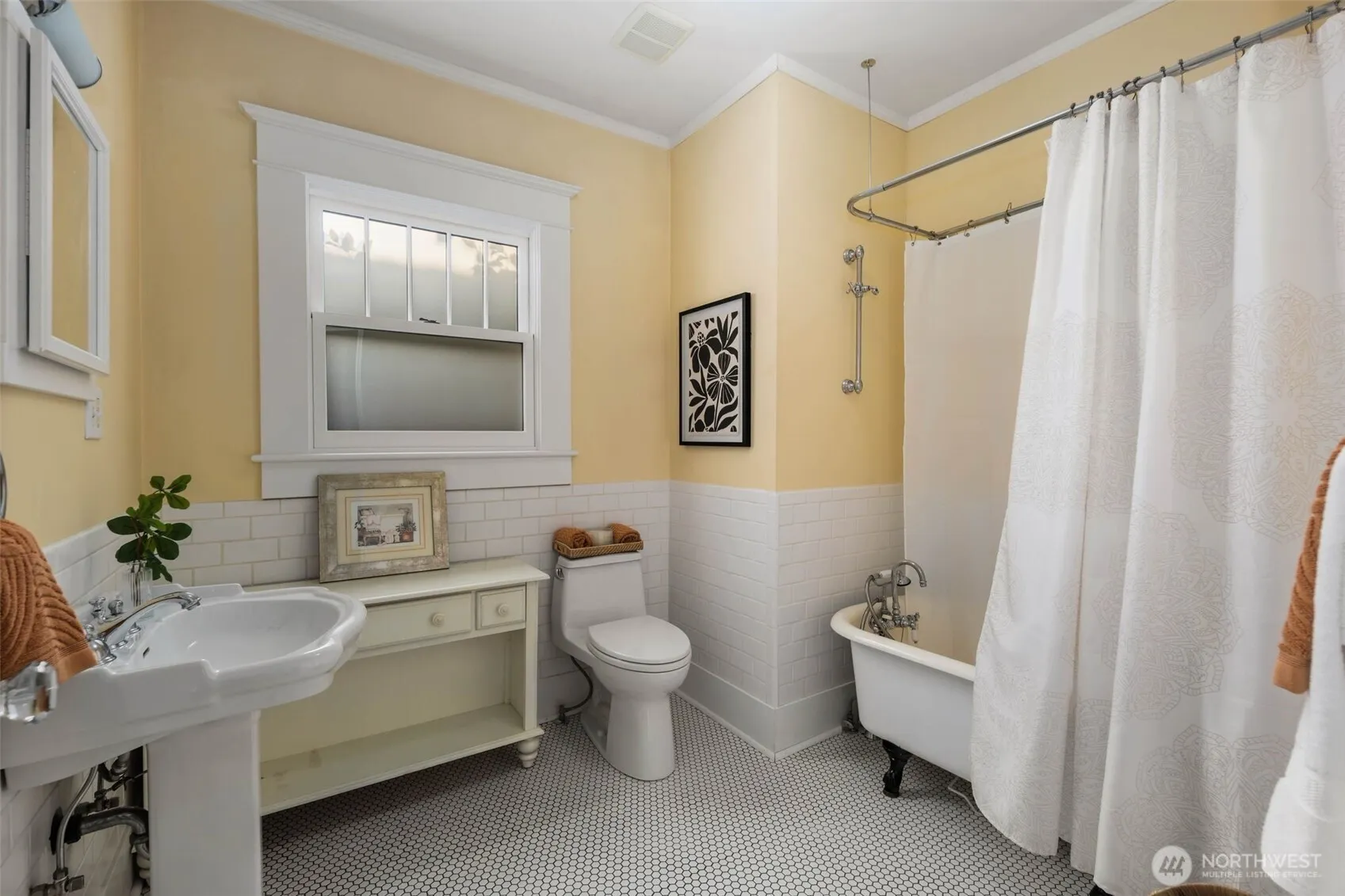 309 Lynn Street , Seattle, WA 98109