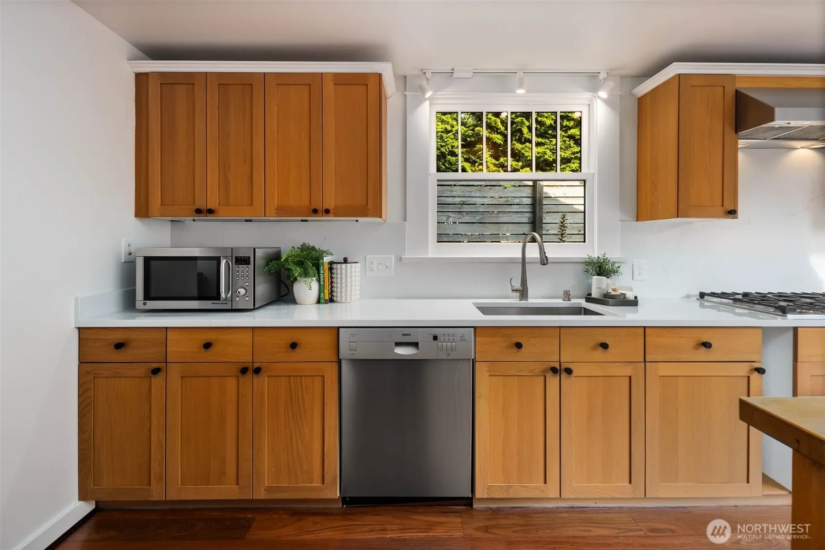 309 Lynn Street , Seattle, WA 98109