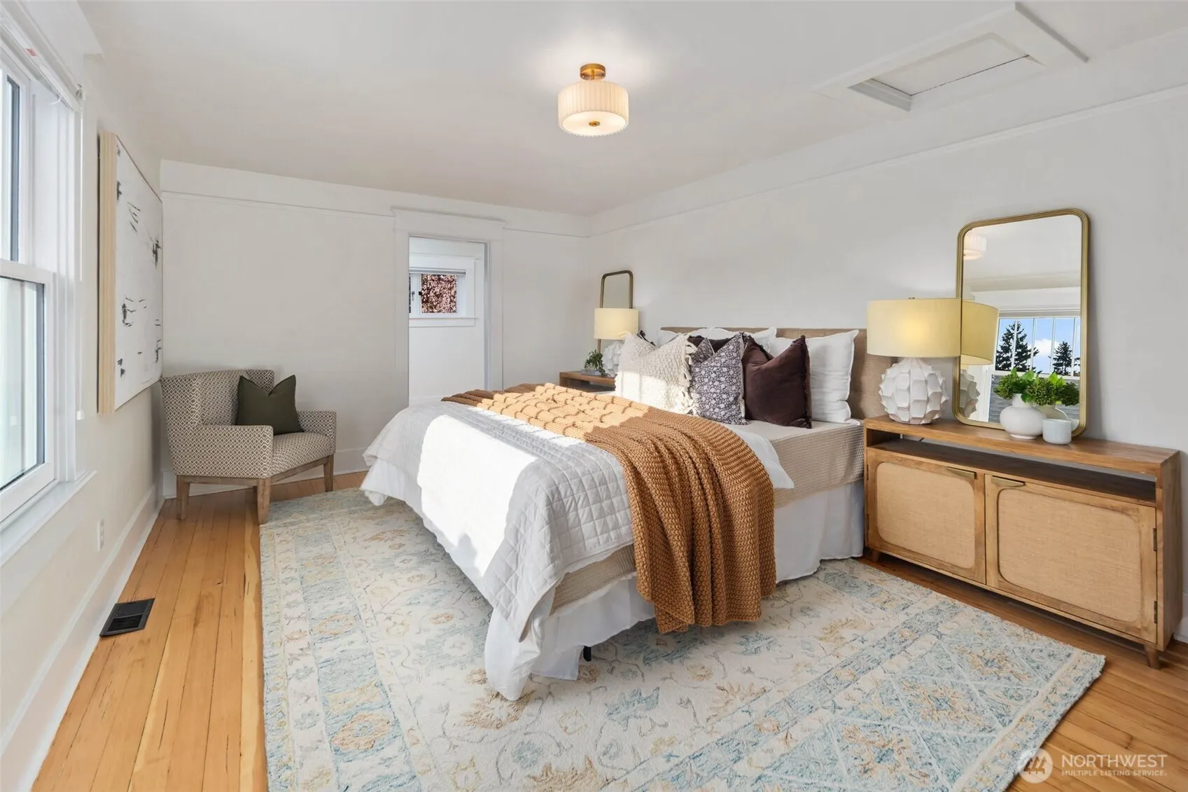 309 Lynn Street , Seattle, WA 98109