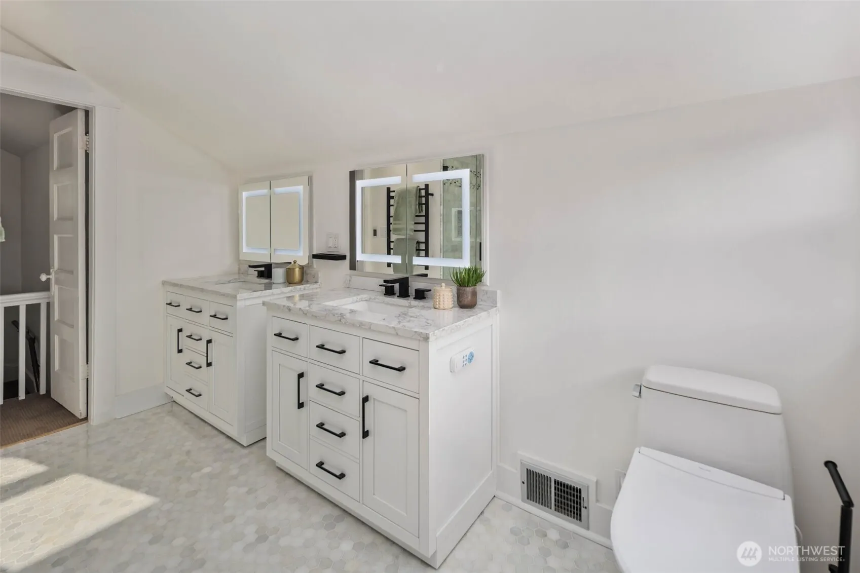 309 Lynn Street , Seattle, WA 98109