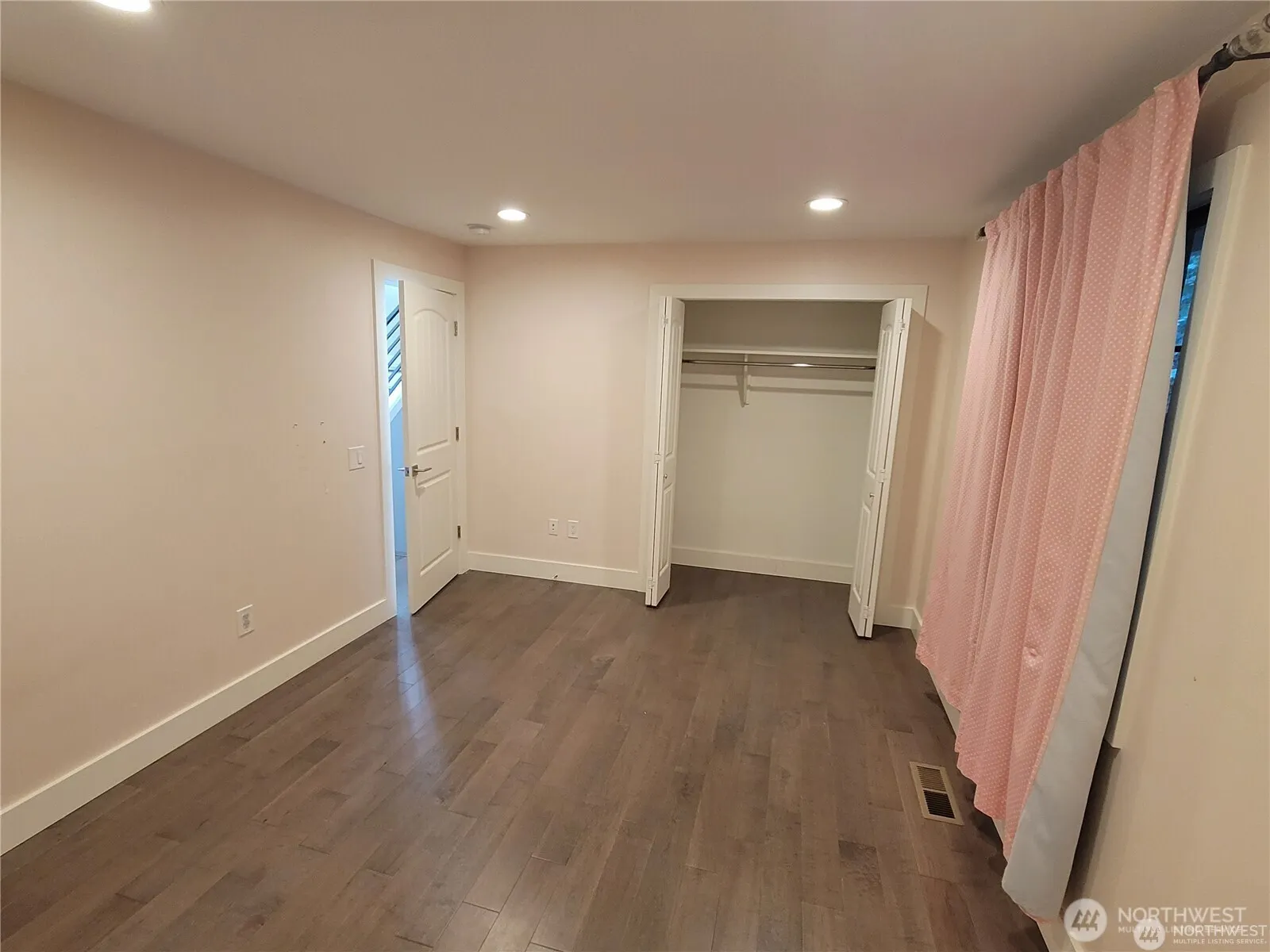 9004 NE 10TH , Bellevue, WA 98004