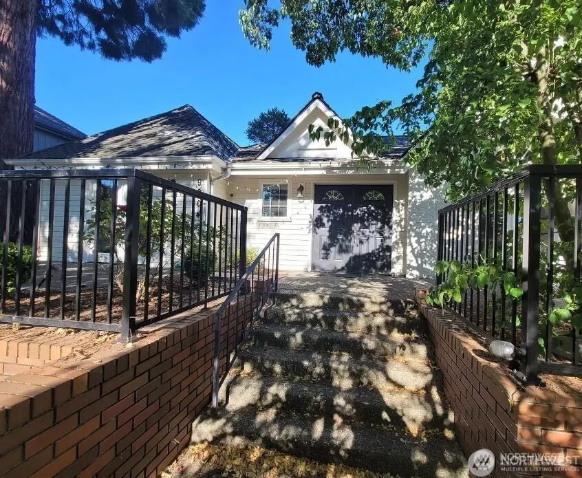 9004 NE 10TH , Bellevue, WA 98004
