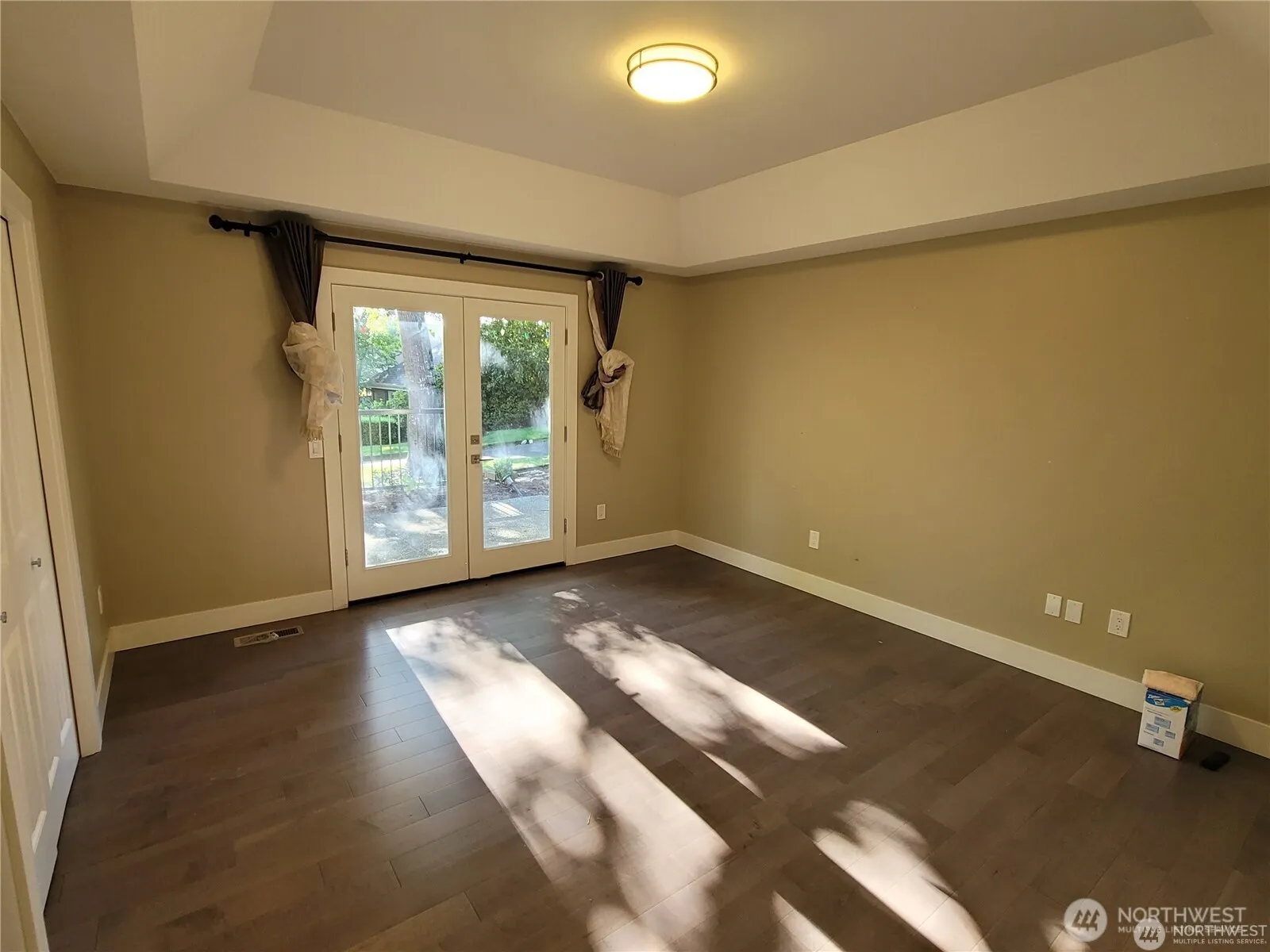 9004 NE 10TH , Bellevue, WA 98004