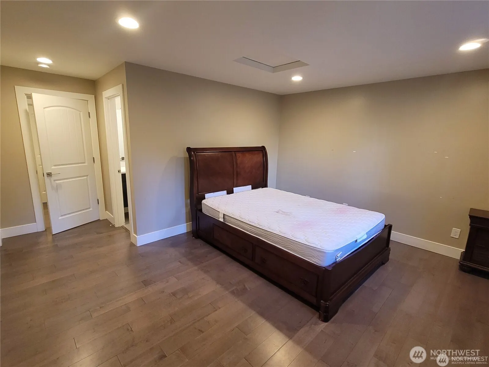 9004 NE 10TH , Bellevue, WA 98004