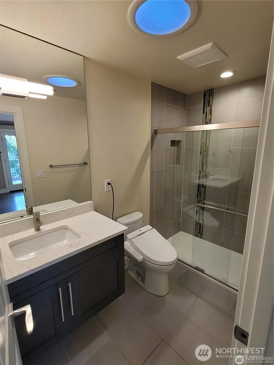 9004 NE 10TH , Bellevue, WA 98004