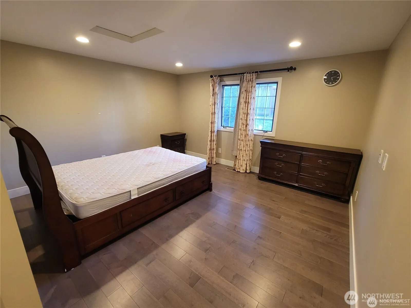 9004 NE 10TH , Bellevue, WA 98004
