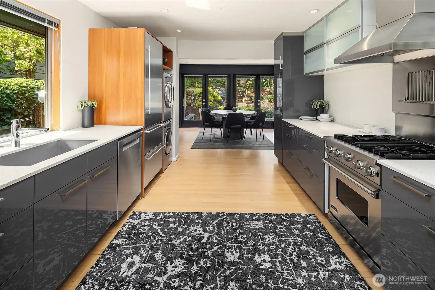 1207 26th Avenue E, Seattle, WA 98112-3630