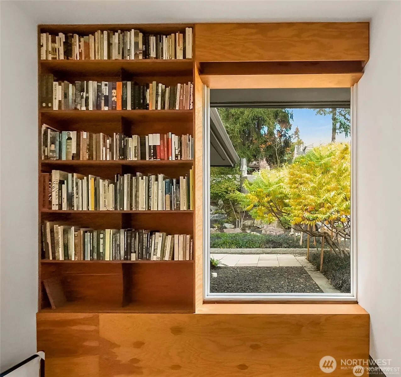 1207 26th Avenue E, Seattle, WA 98112-3630