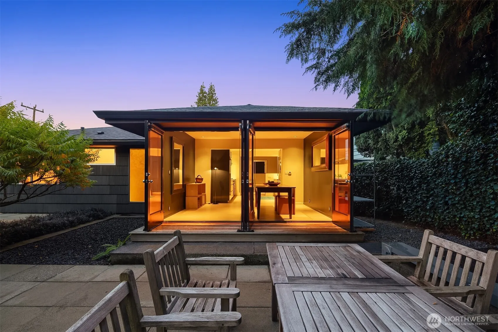 1207 26th Avenue E, Seattle, WA 98112-3630