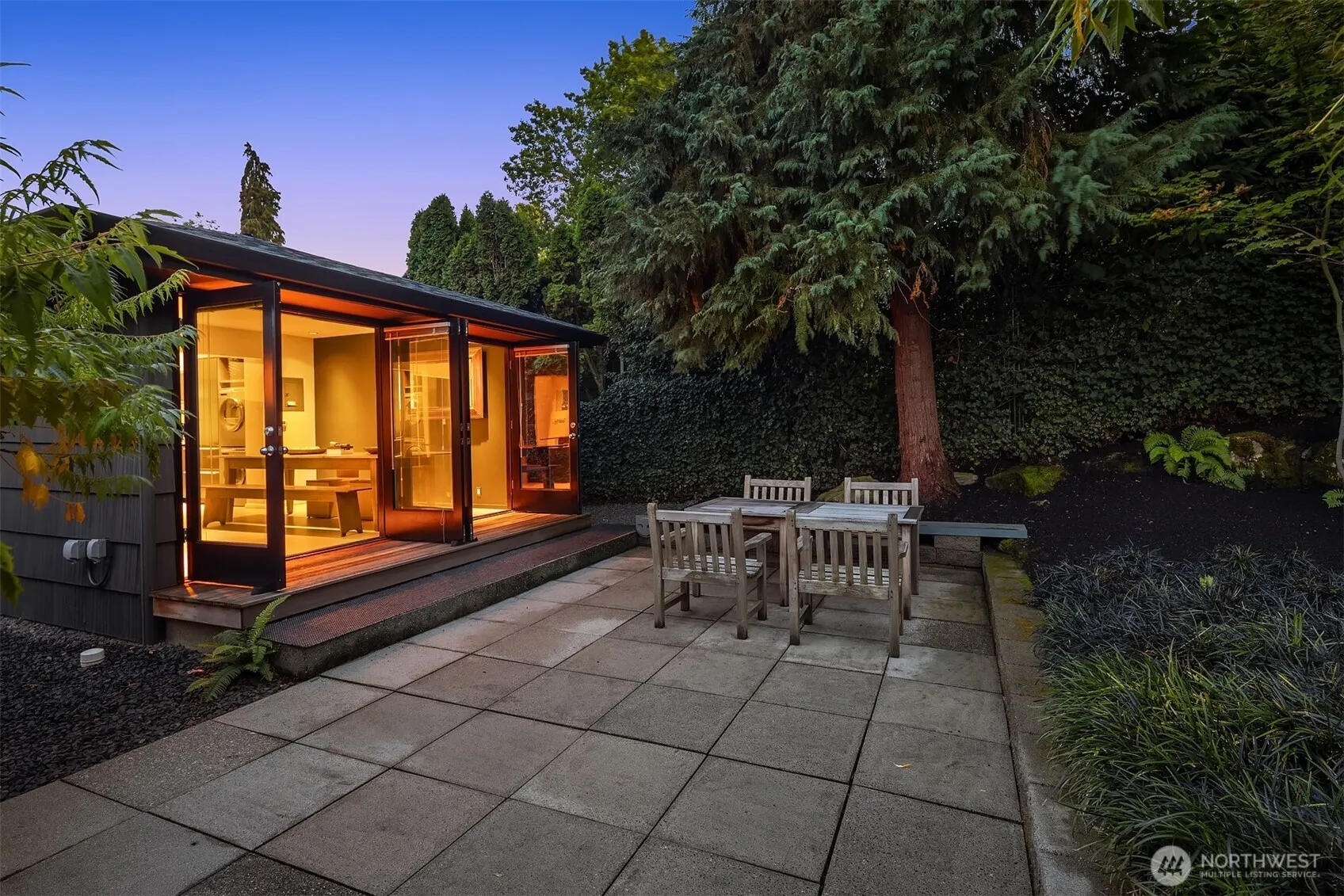 1207 26th Avenue E, Seattle, WA 98112-3630