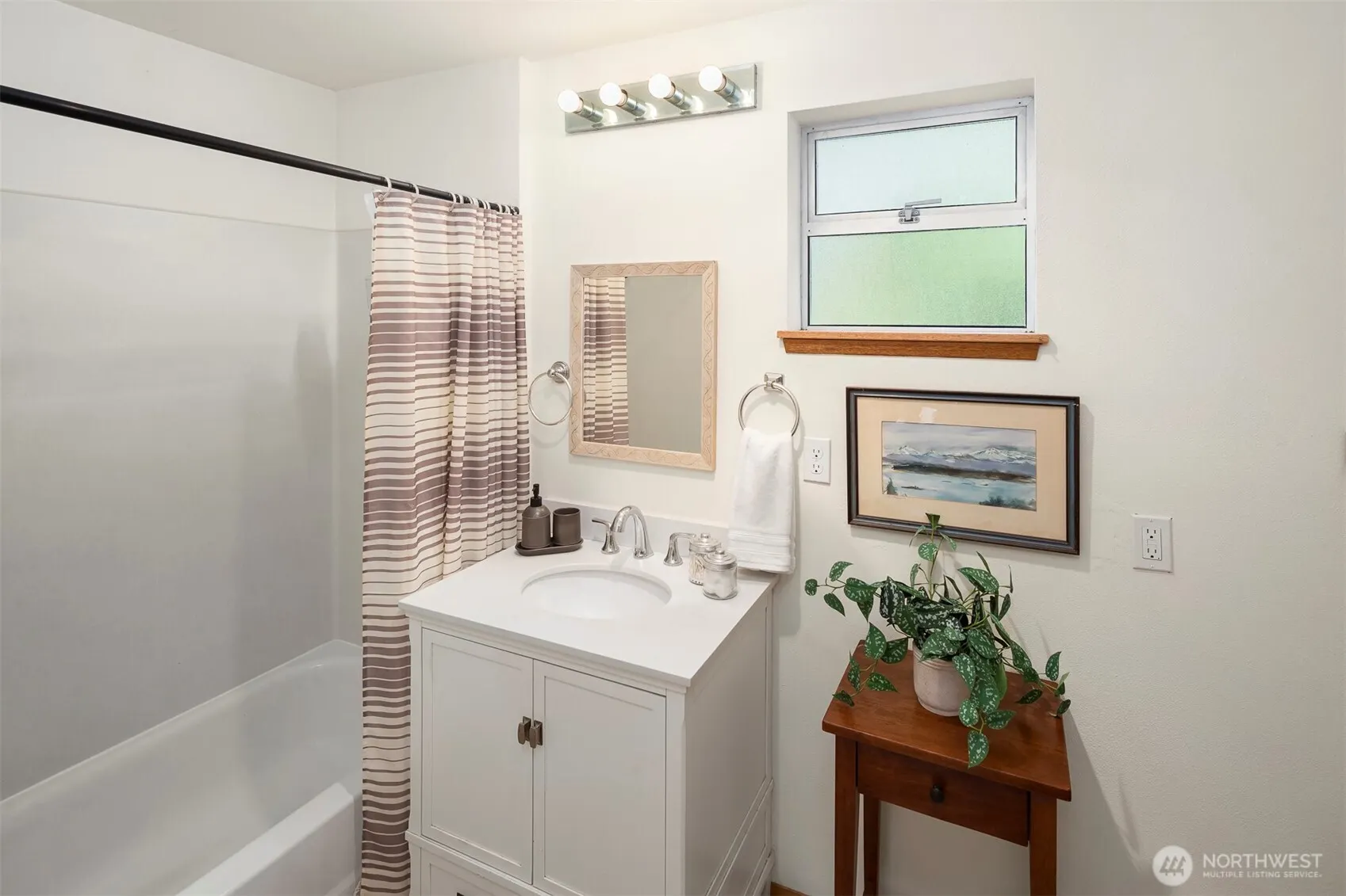 2020 NE 102nd Street , Seattle, WA 98125