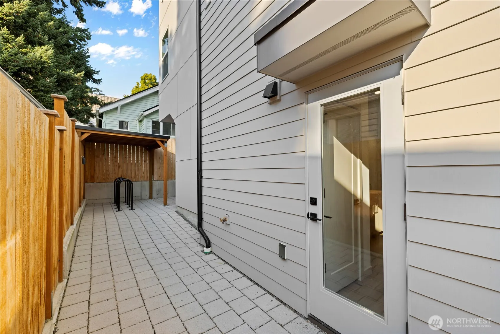 3607 Linden Avenue N, Seattle, WA 98103