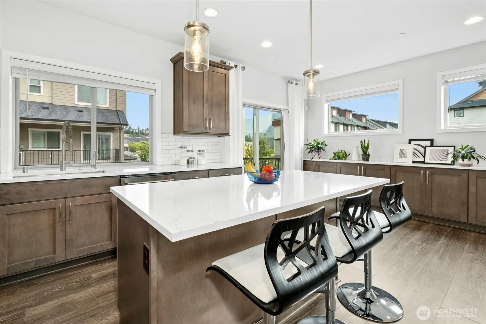 1048 7th Avenue NE, Issaquah, WA 98029