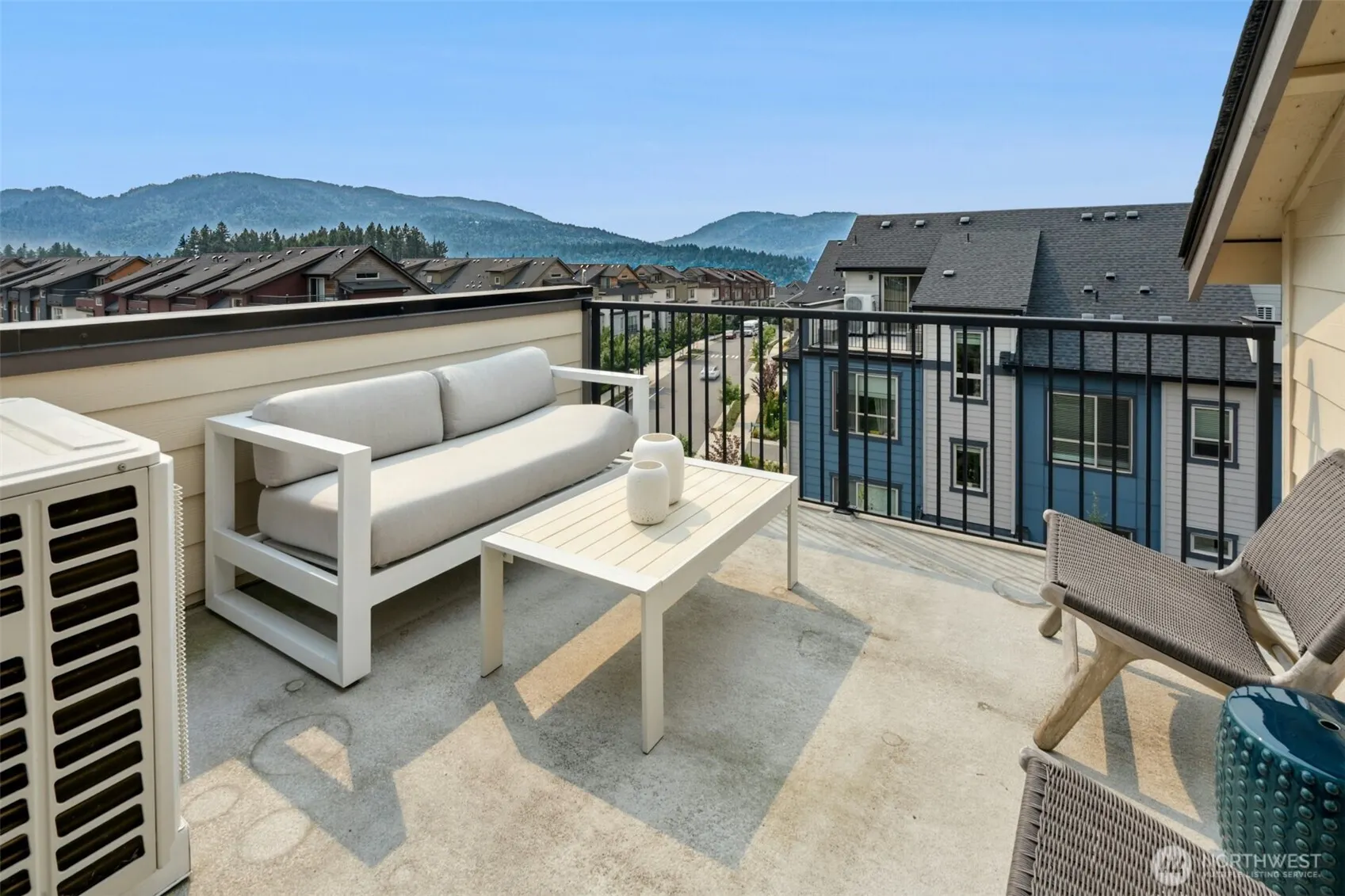 1048 7th Avenue NE, Issaquah, WA 98029