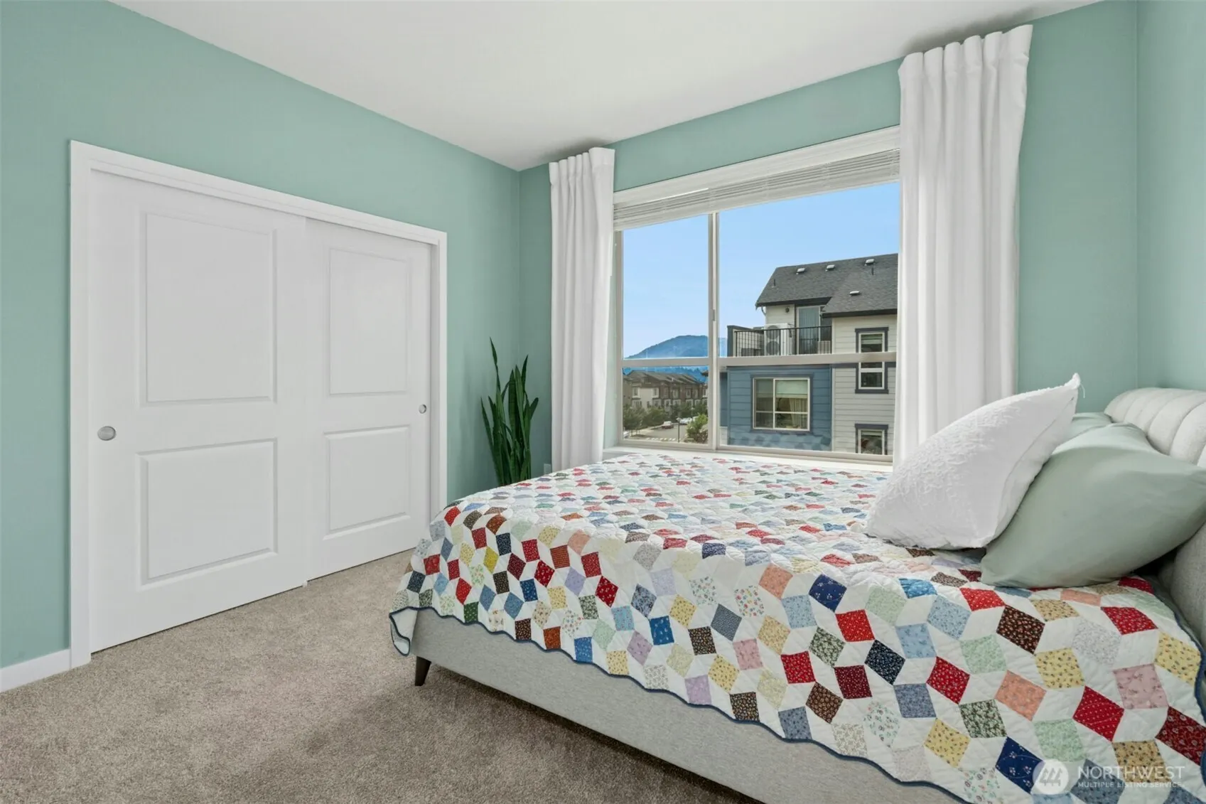 1048 7th Avenue NE, Issaquah, WA 98029