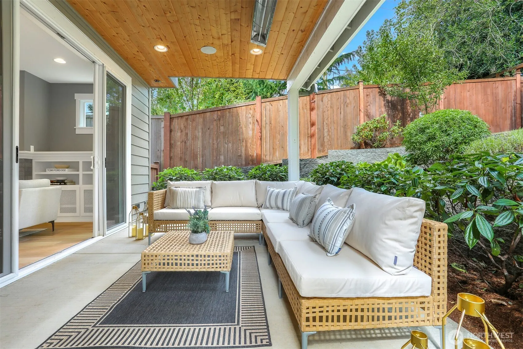 7560 30th Avenue NE, Seattle, WA 98115