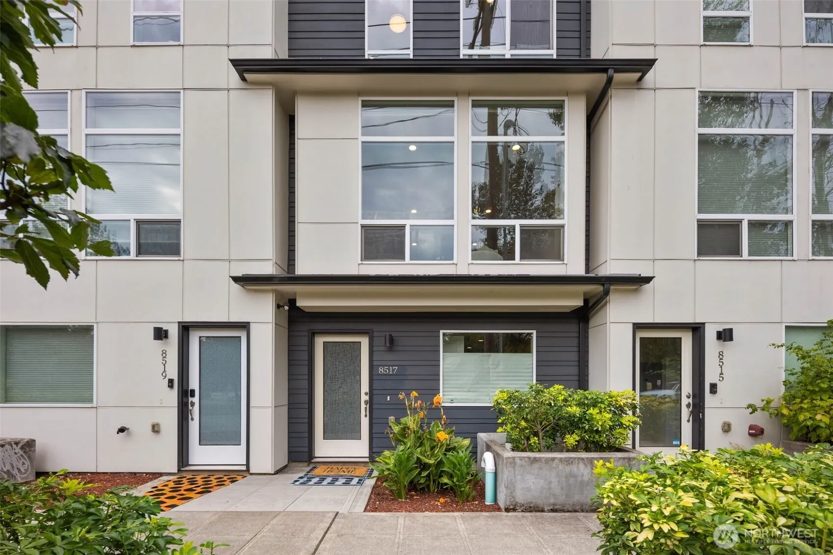 8517 7th Avenue S, Seattle, WA 98108-4379