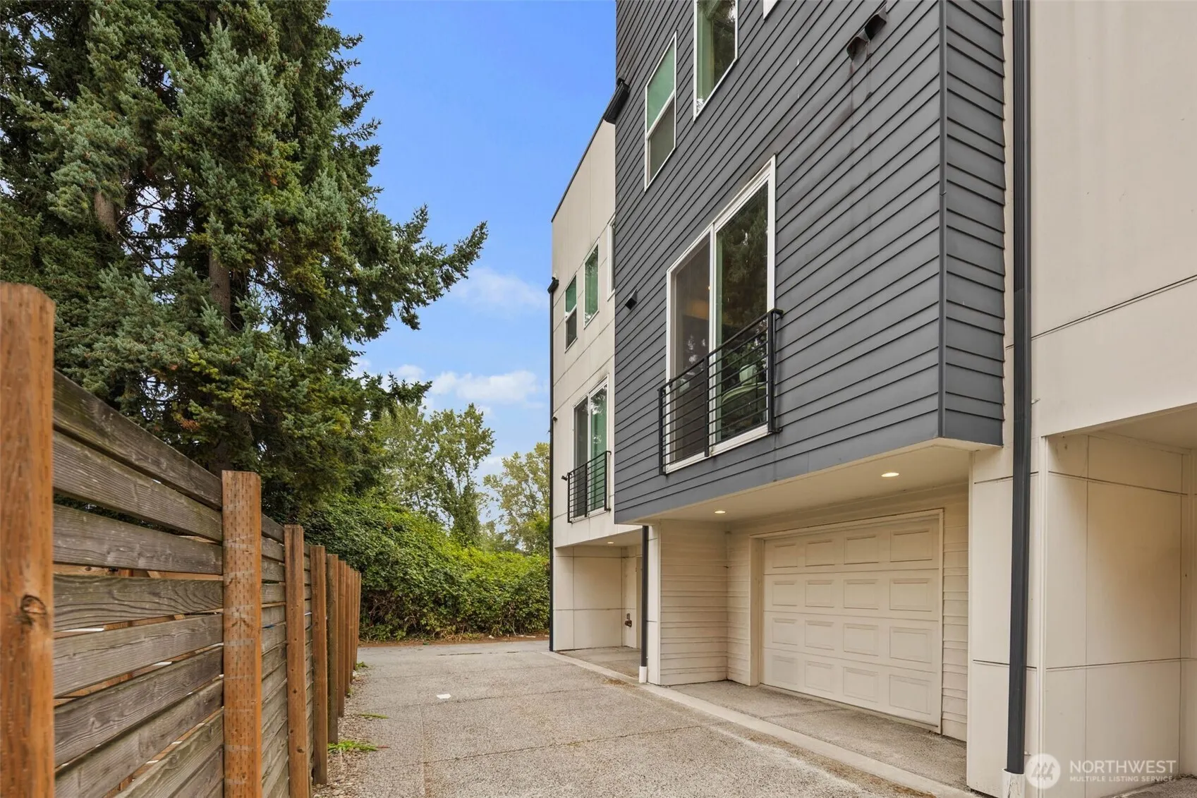 8517 7th Avenue S, Seattle, WA 98108-4379