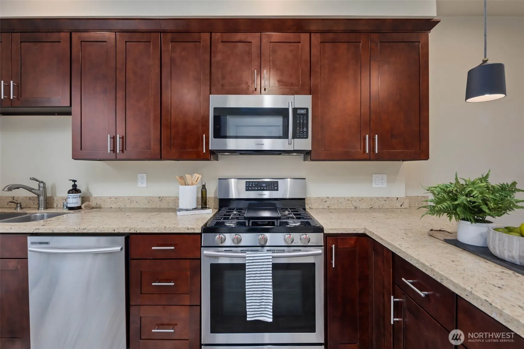 8517 7th Avenue S, Seattle, WA 98108-4379