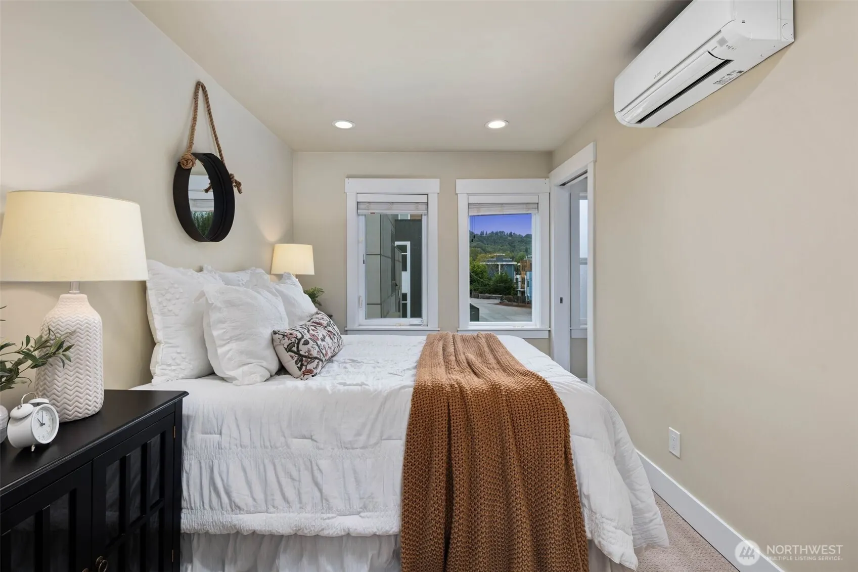 8517 7th Avenue S, Seattle, WA 98108-4379