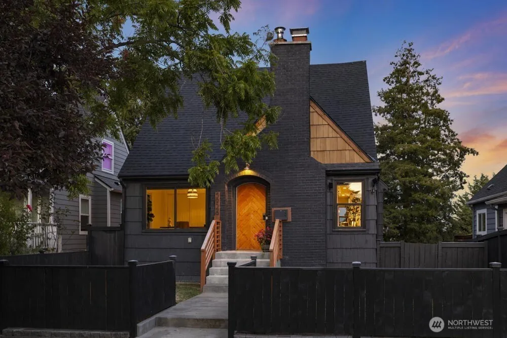 5926 34th Avenue SW, Seattle, WA 98126