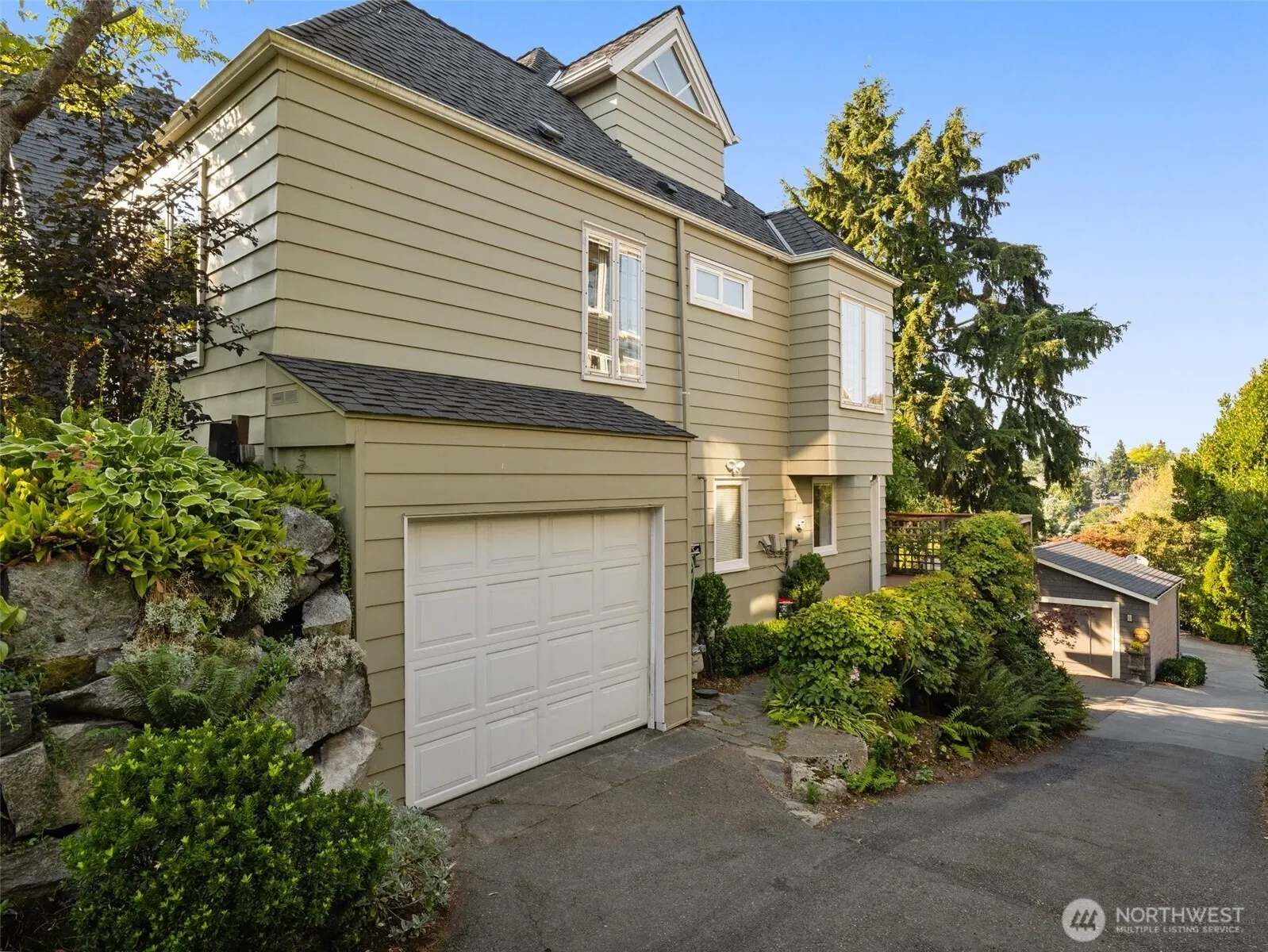 816 W Blaine Street , Seattle, WA 98119