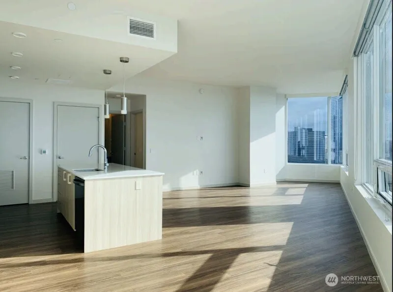 2015 2nd Avenue #2401, Seattle, WA 98121