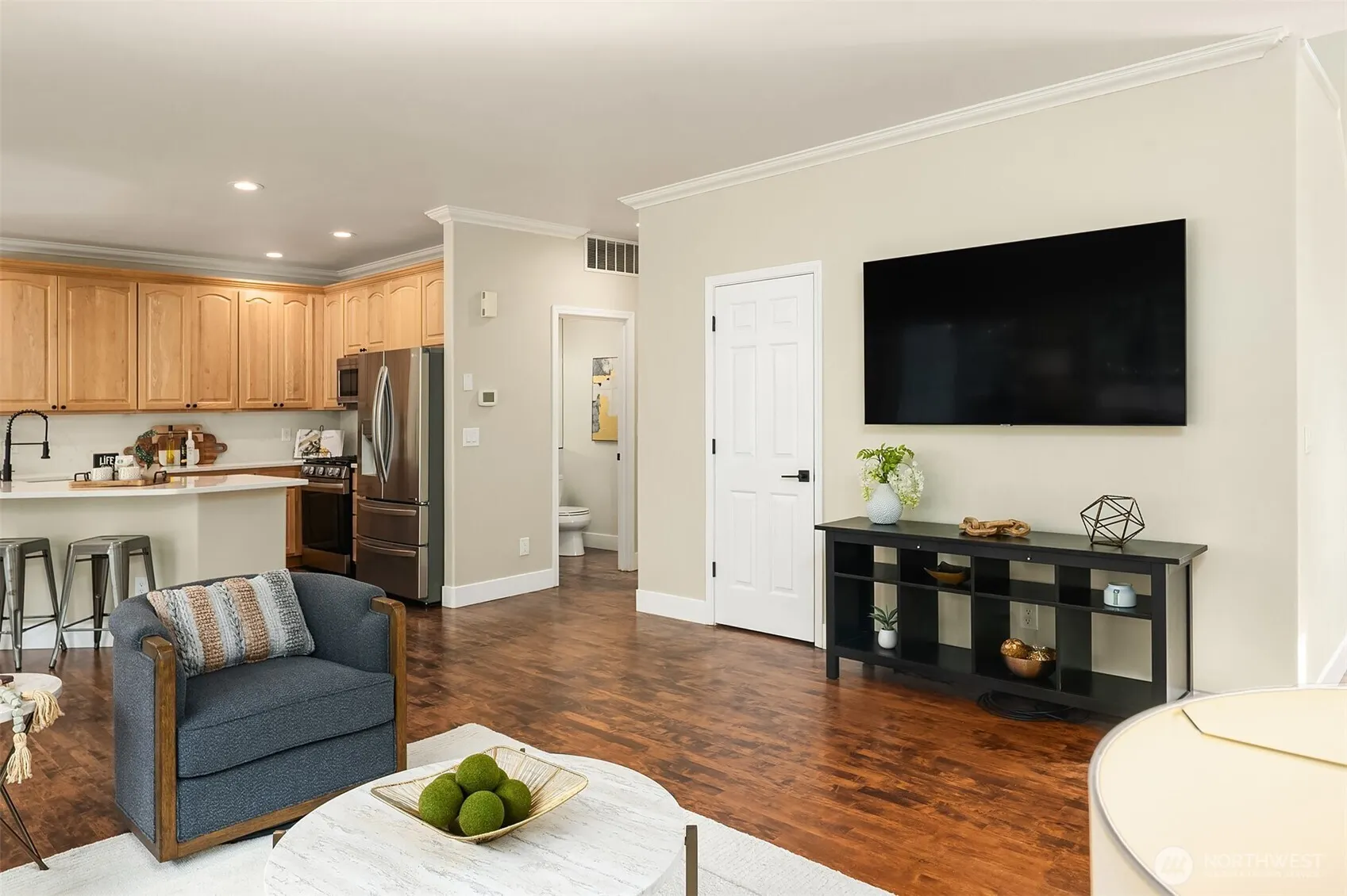 170 B NW Dogwood Street , Issaquah, WA 98027