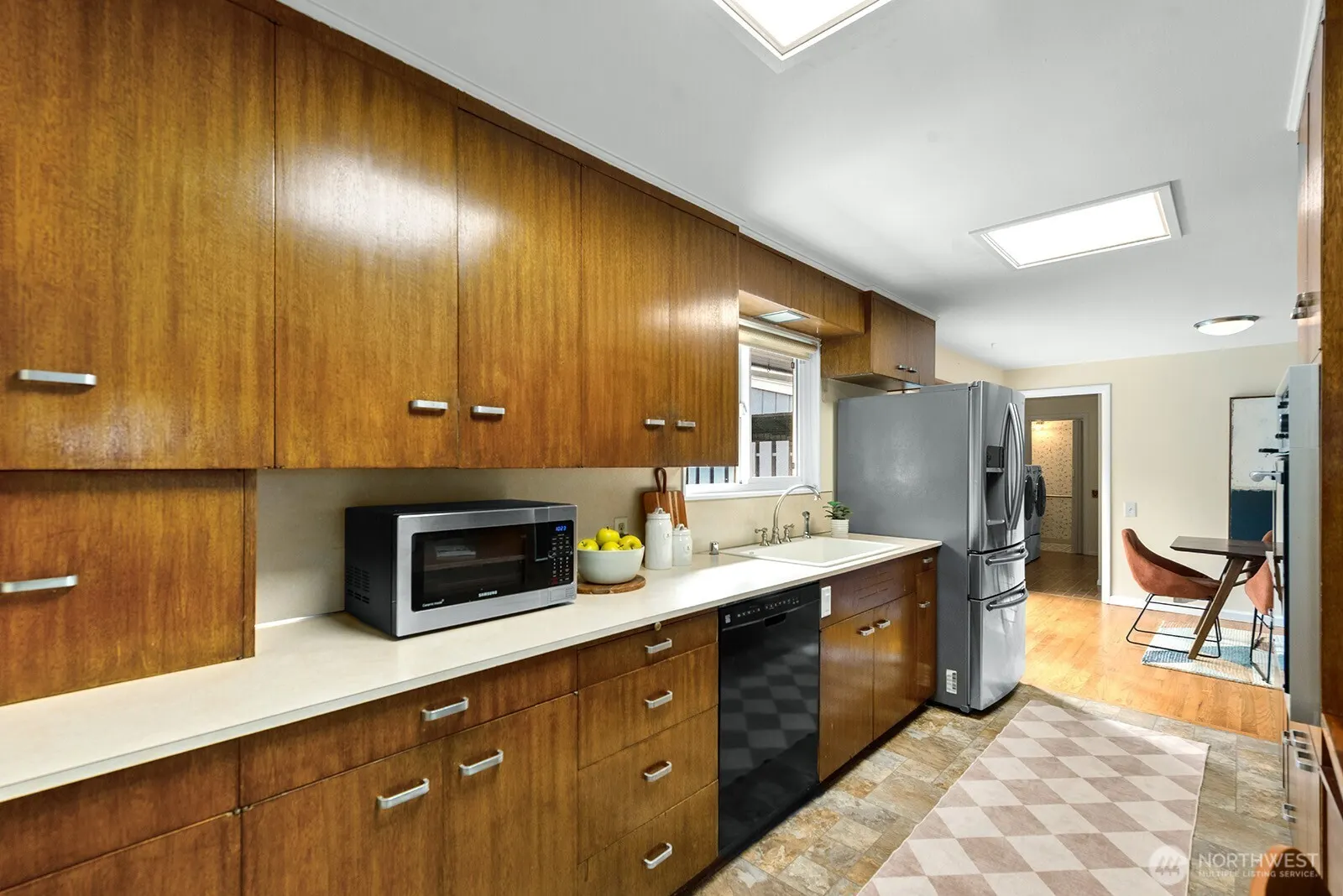 11006 SE 31st Street , Bellevue, WA 98004