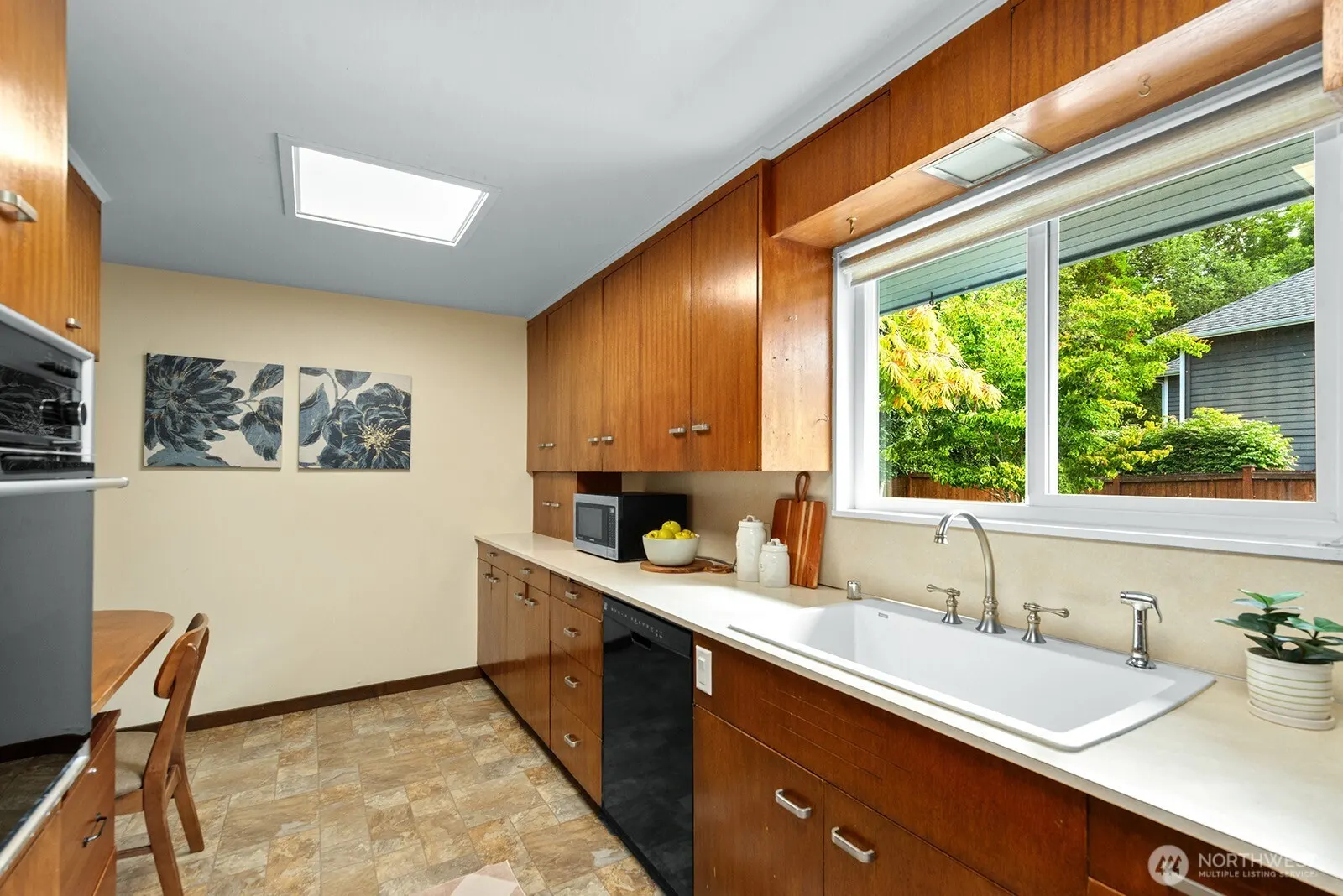 11006 SE 31st Street , Bellevue, WA 98004
