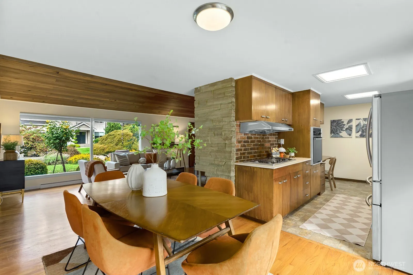 11006 SE 31st Street , Bellevue, WA 98004
