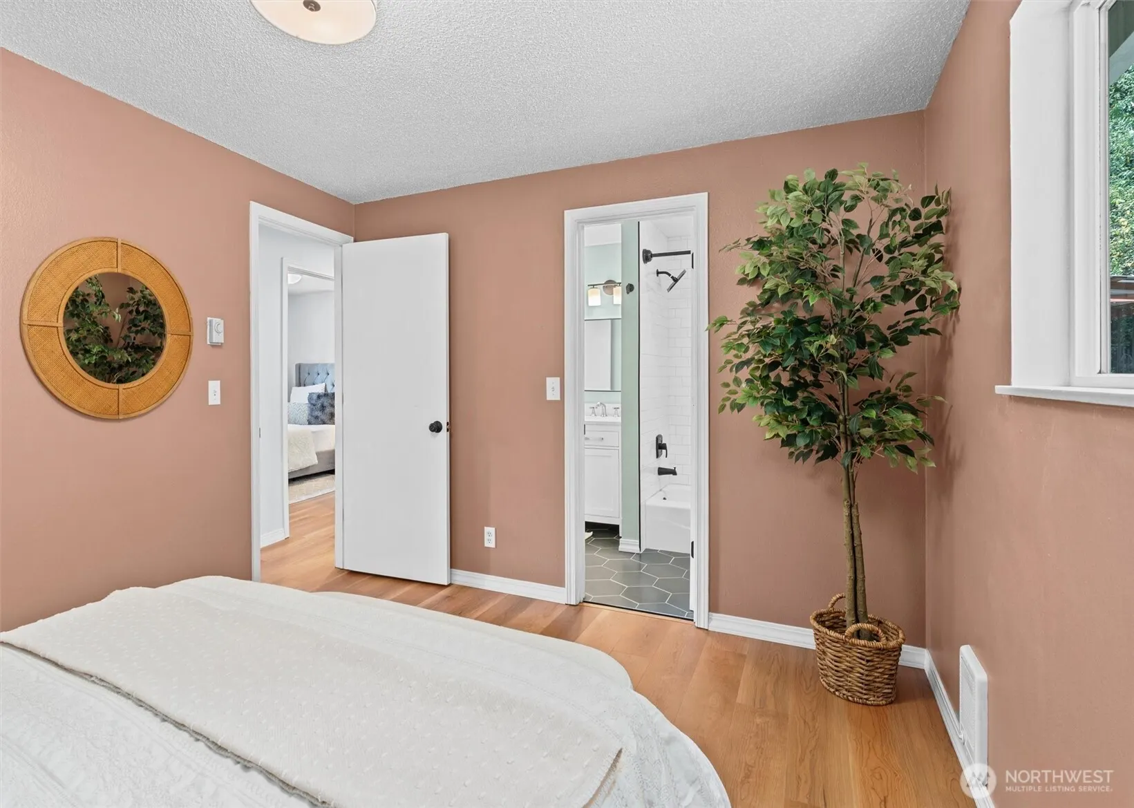 15504 180th Avenue NE, Woodinville, WA 98072