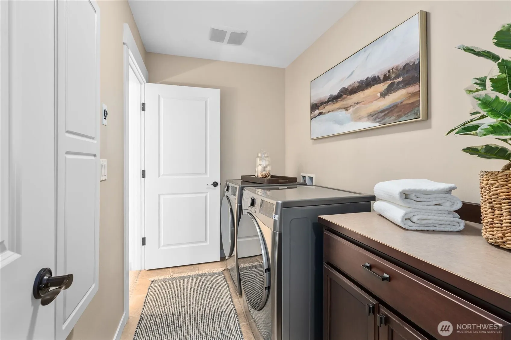 5212 NE 7th Place , Renton, WA 98059