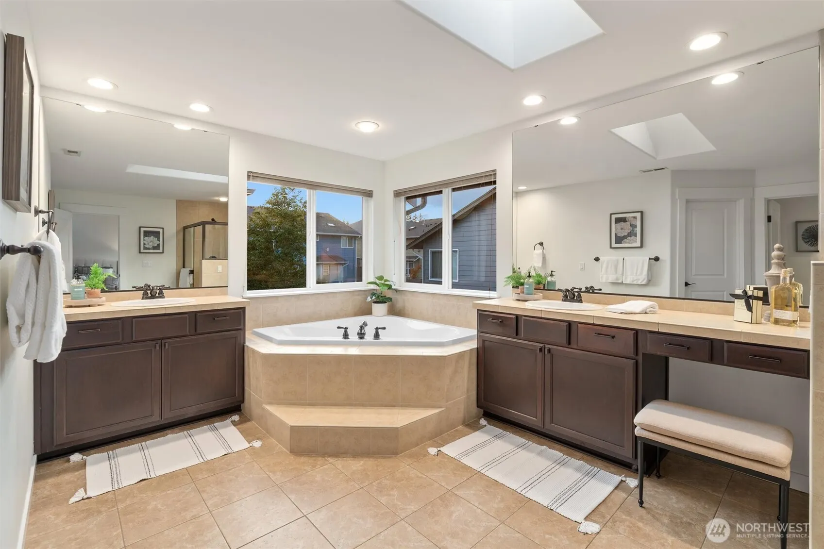 5212 NE 7th Place , Renton, WA 98059