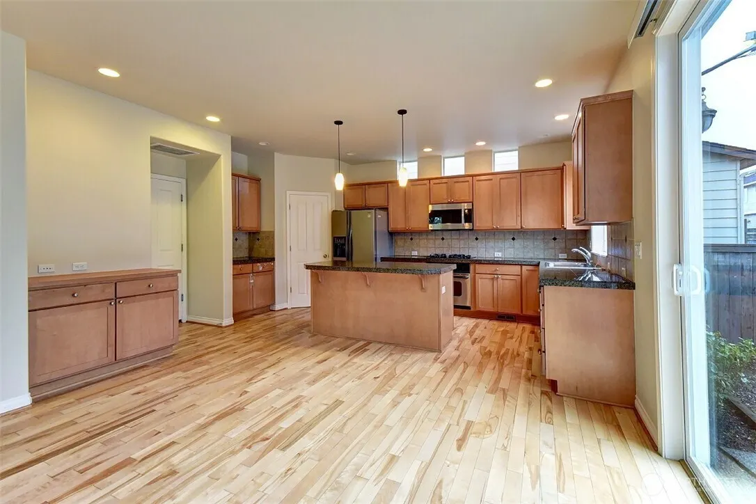 19133 NE 65th Way , Redmond, WA 98052