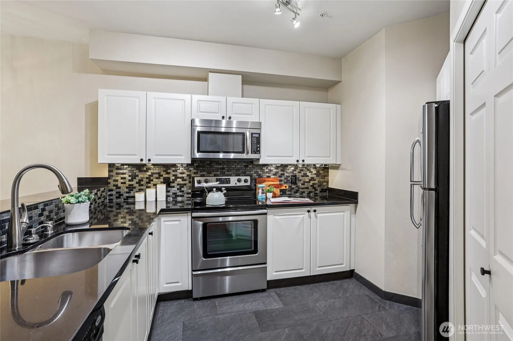 12118 NE 171st Place #E202, Bothell, WA 98011